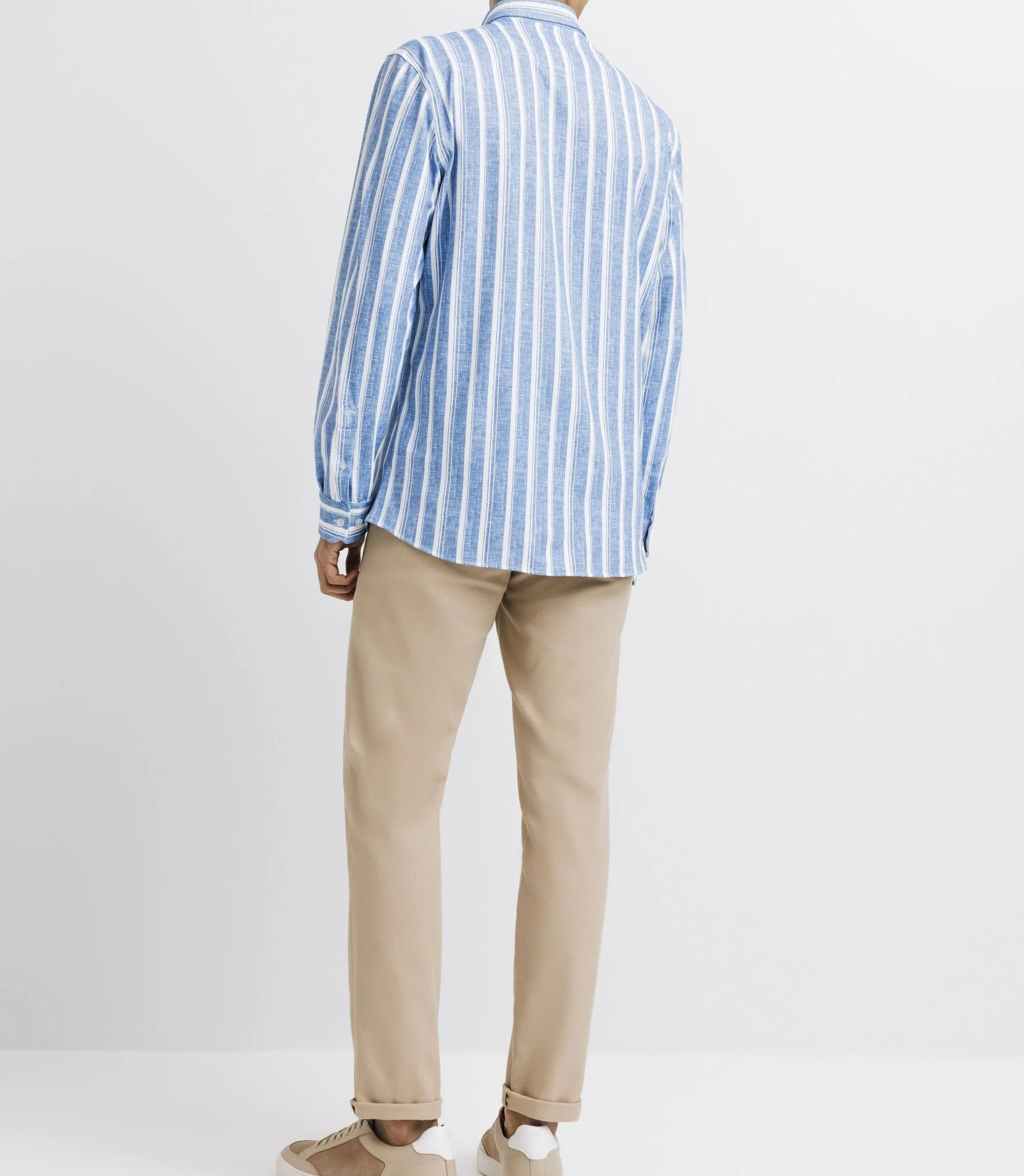 Chemise casual rayée bleue et blanche - Image 3