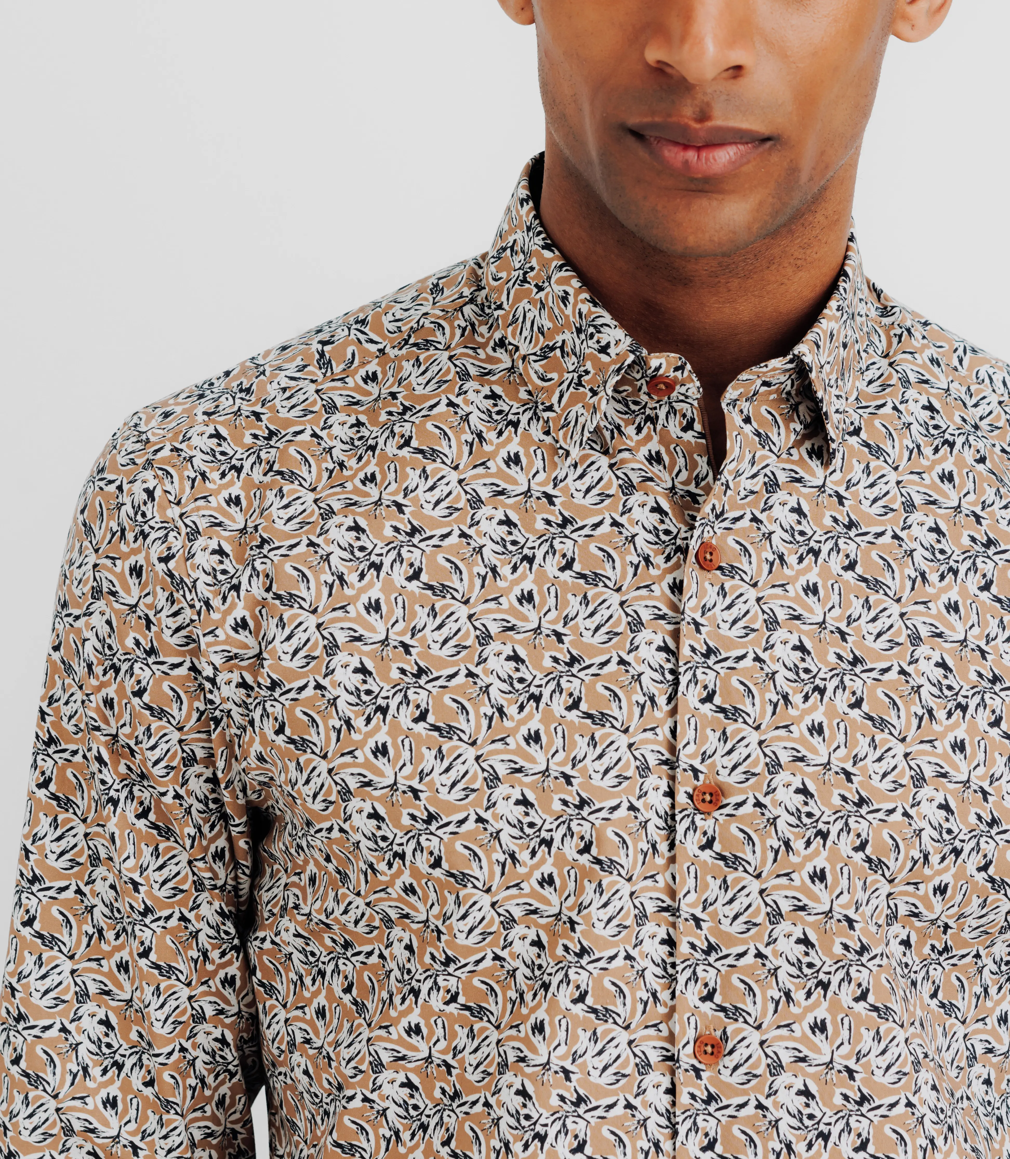 Chemise avec imprimé floral camel - Image 3