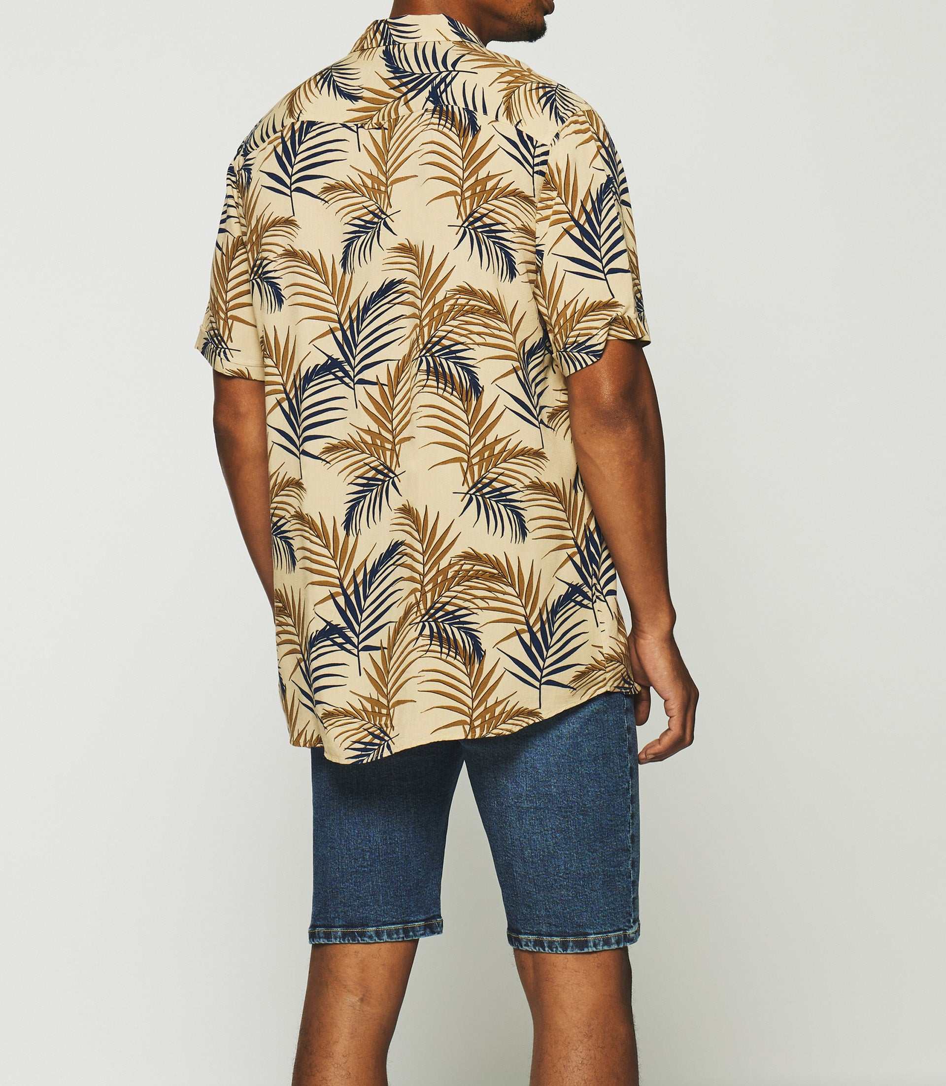 Chemise imprimée à manches courtes camel et marine KARL - Image 3