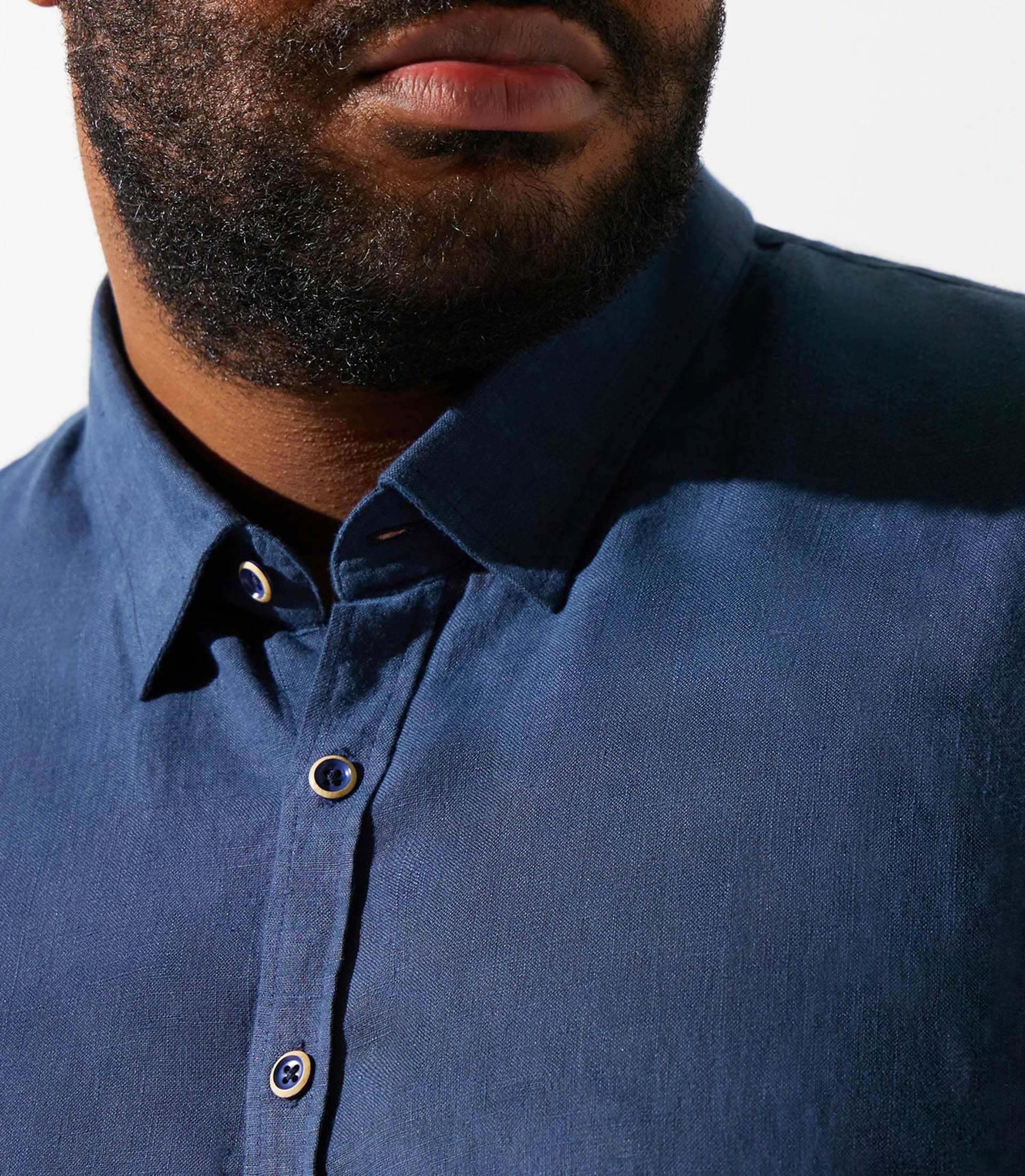 Chemise unie marine en lin KISSBT - Image 3