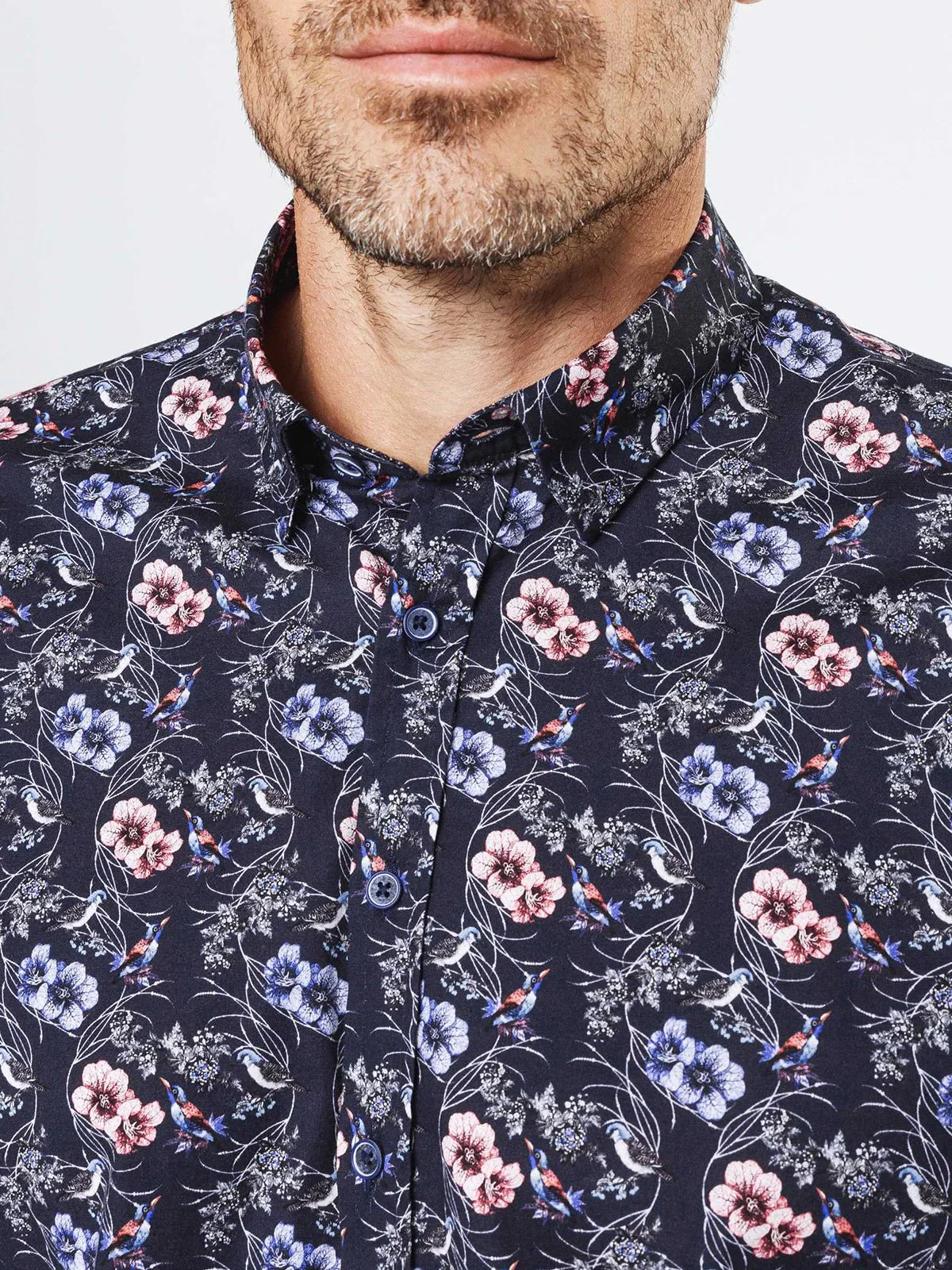 Chemise casual fleurs et oiseaux - Image 3