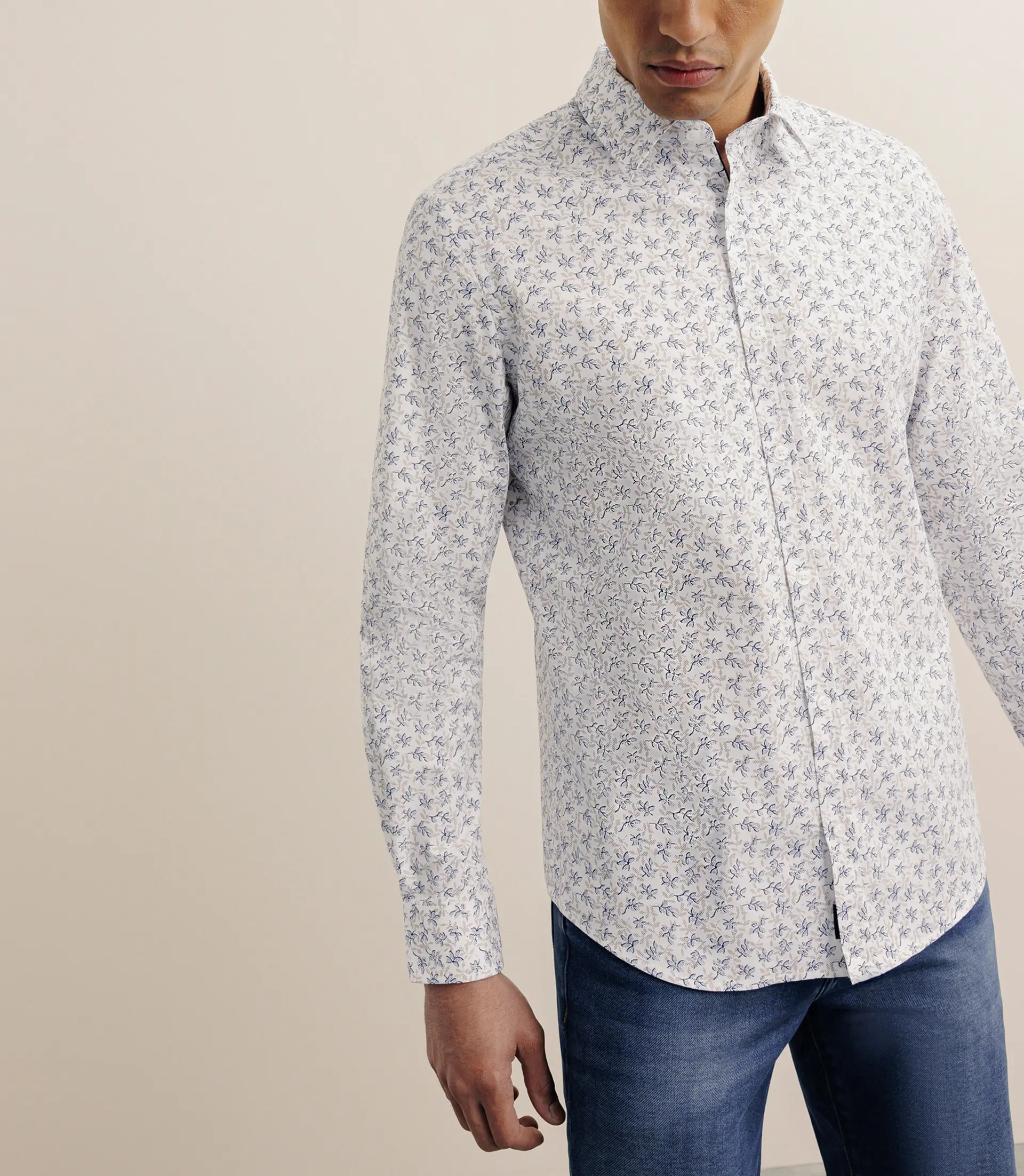 Chemise imprimée à fleurs blanche - Image 2