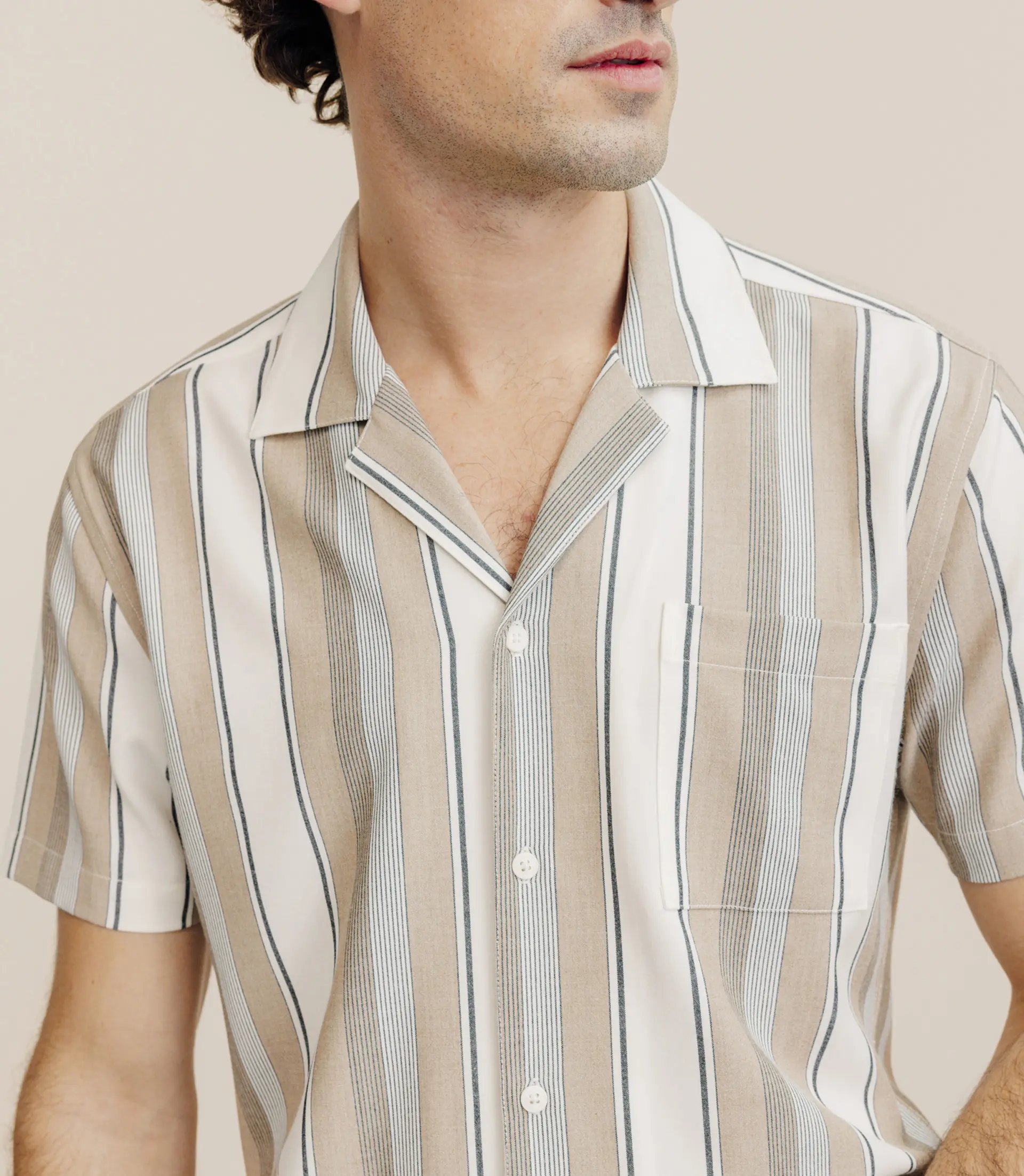 Chemise manches courtes rayée beige - Image 2