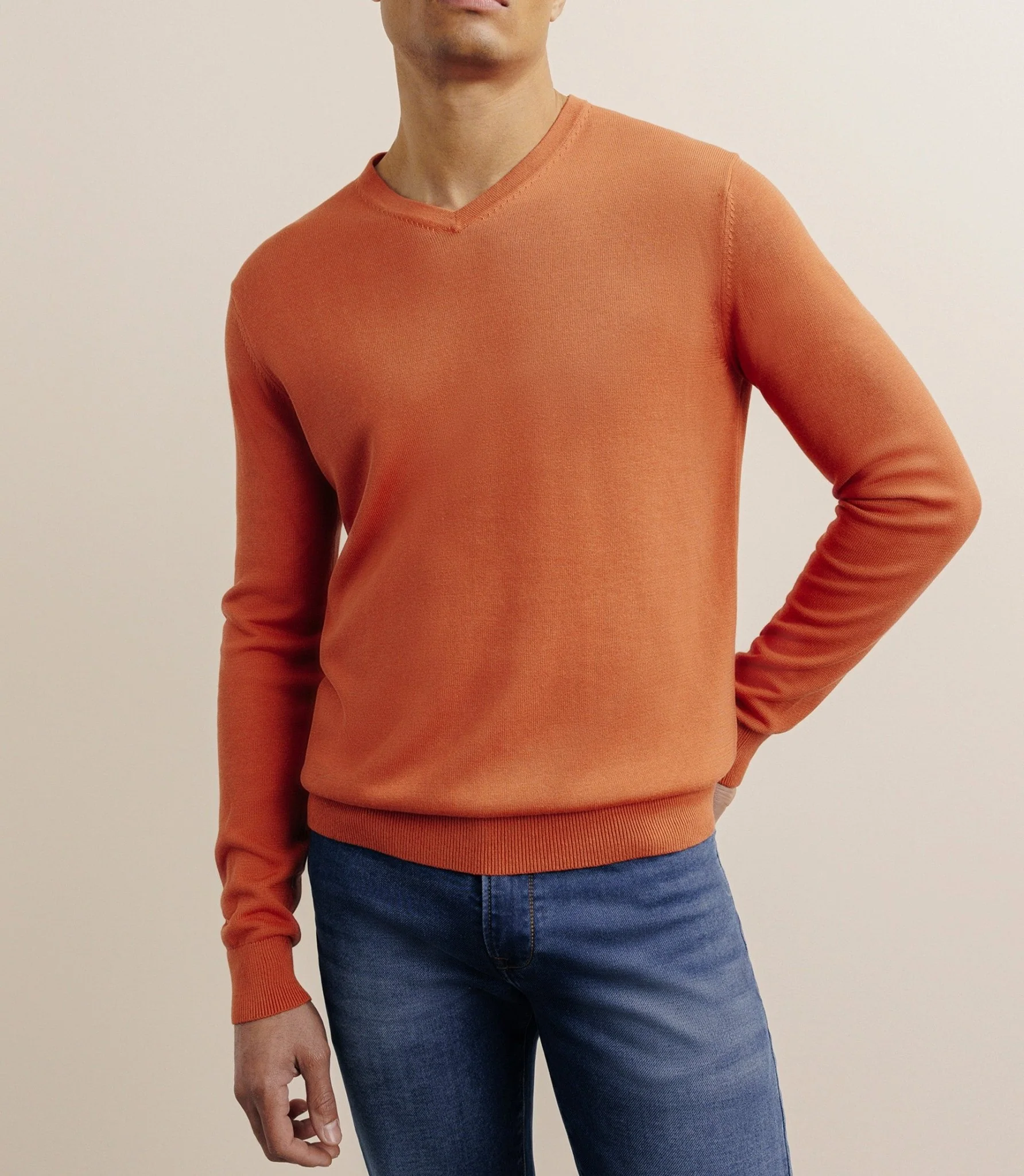Pull col V orange foncé
