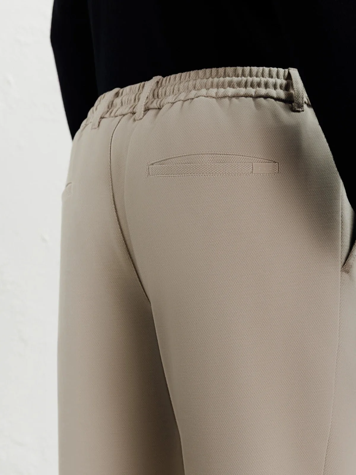 Pantalon en maille beige - Image 3