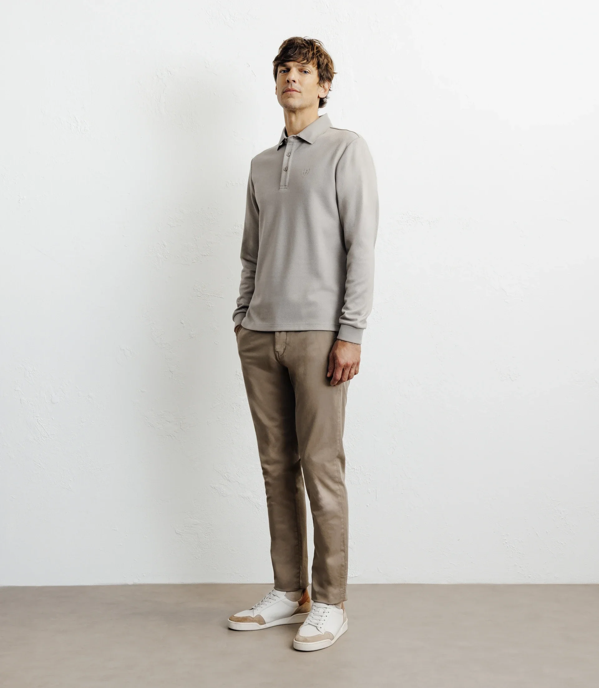 Polo boutonné en maille beige - Image 3