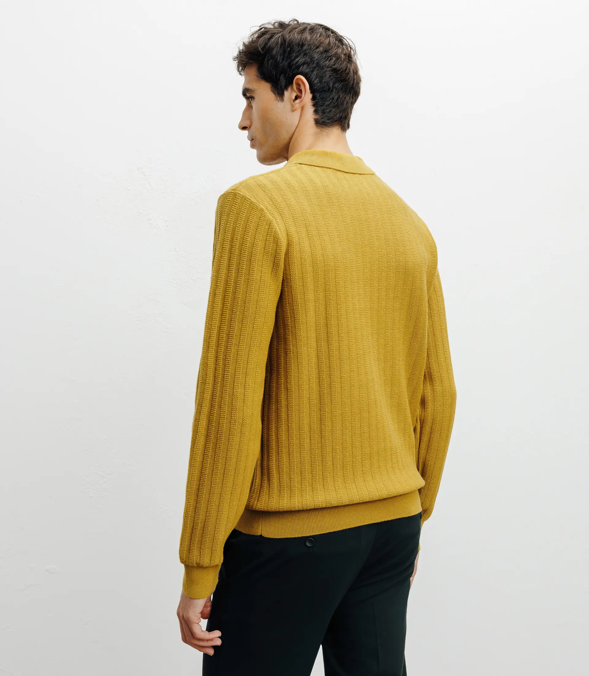 Pull col polo ouvert jeux de points jaune - Image 4