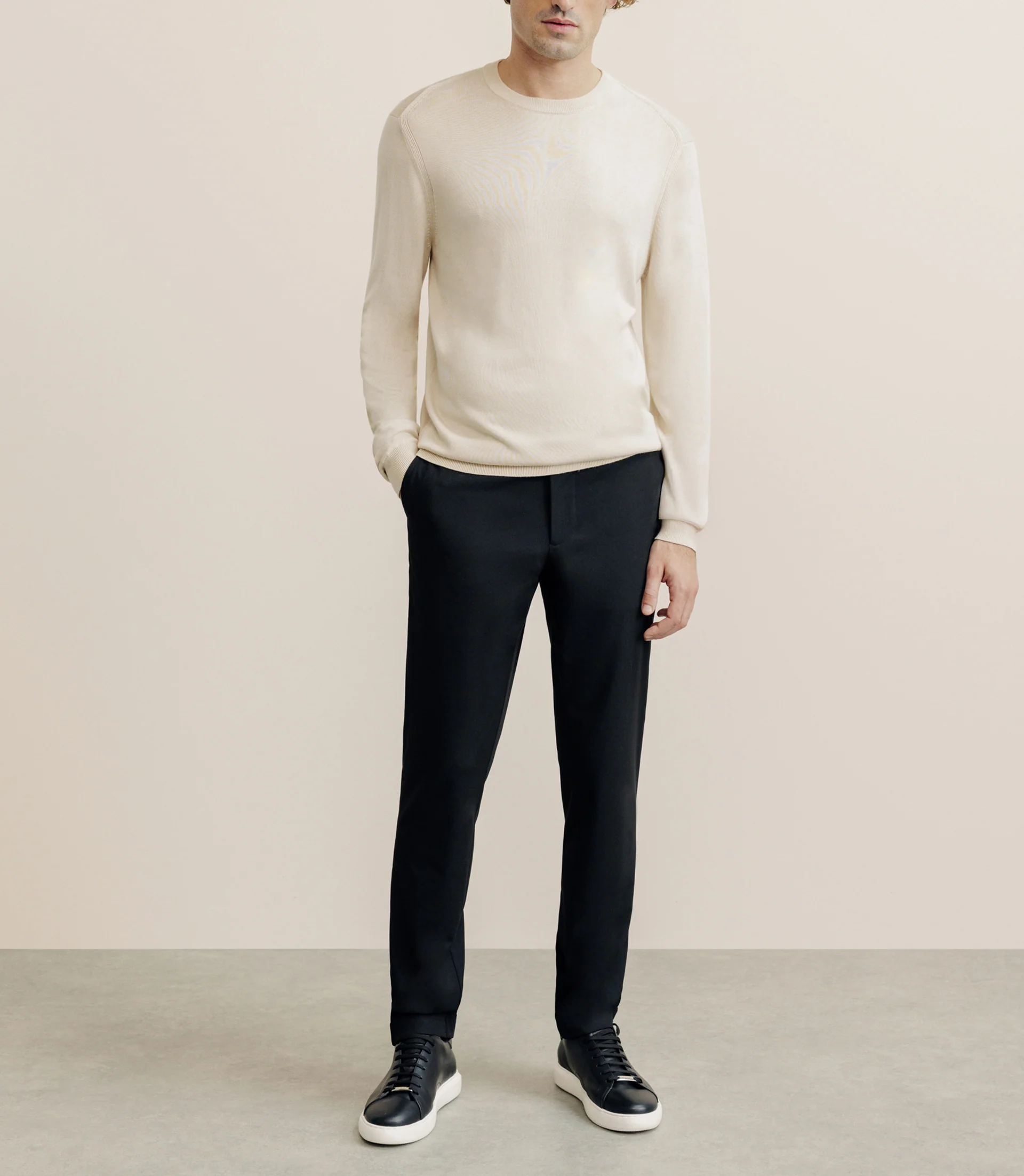 Pull col rond en soie beige clair - Image 3
