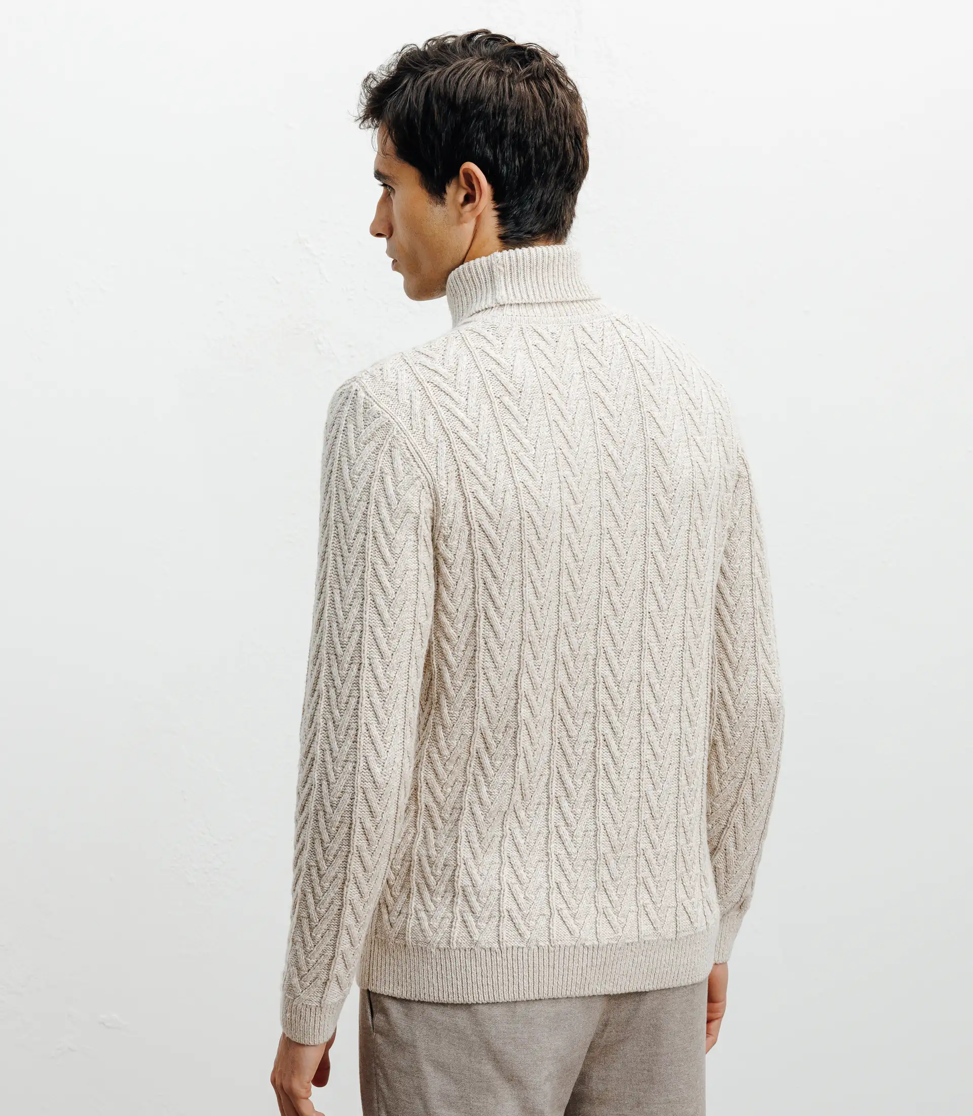 Pull col roulé torsadé beige - Image 4