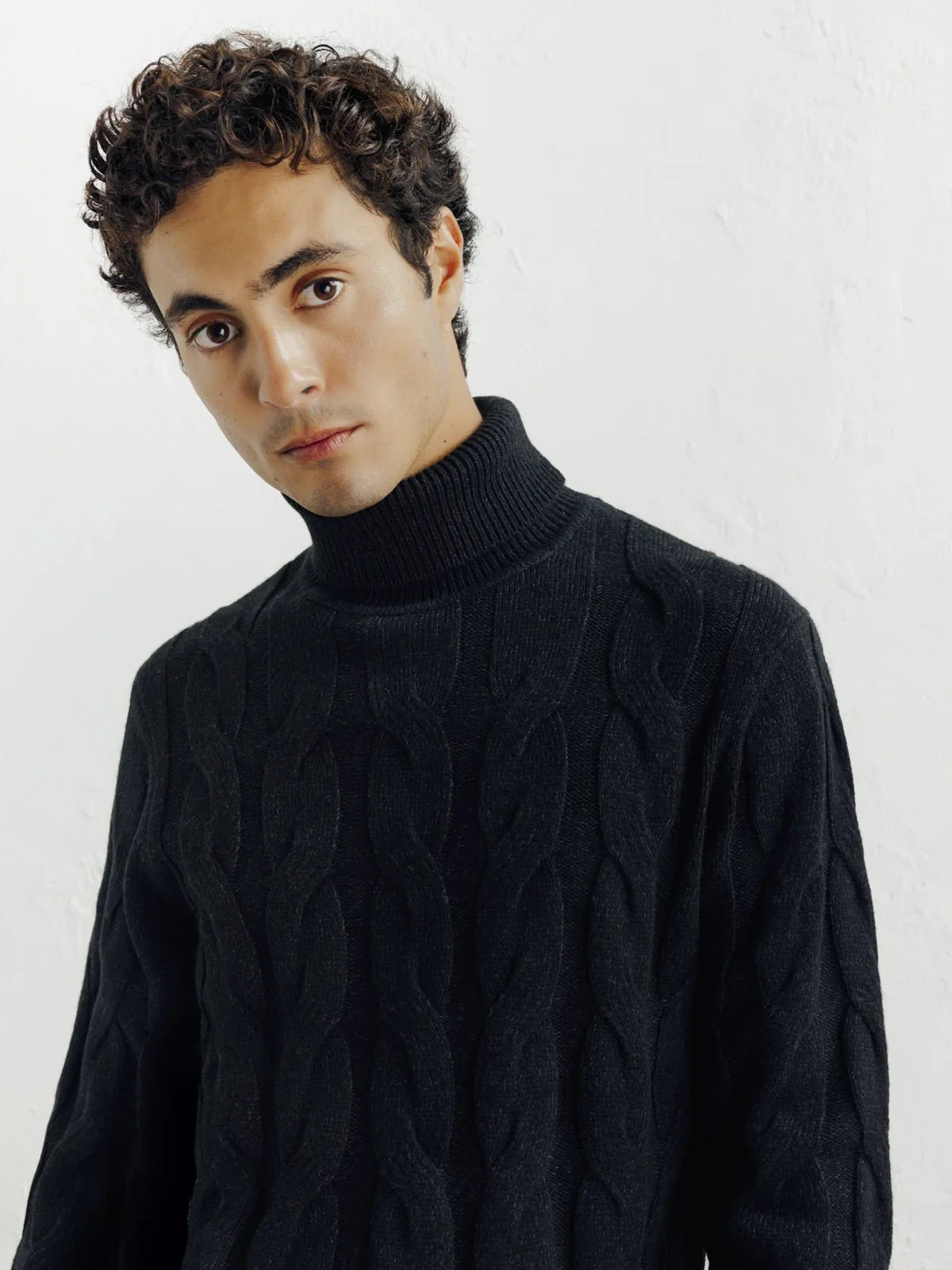 Pull col roulé torsadé noir - Image 2
