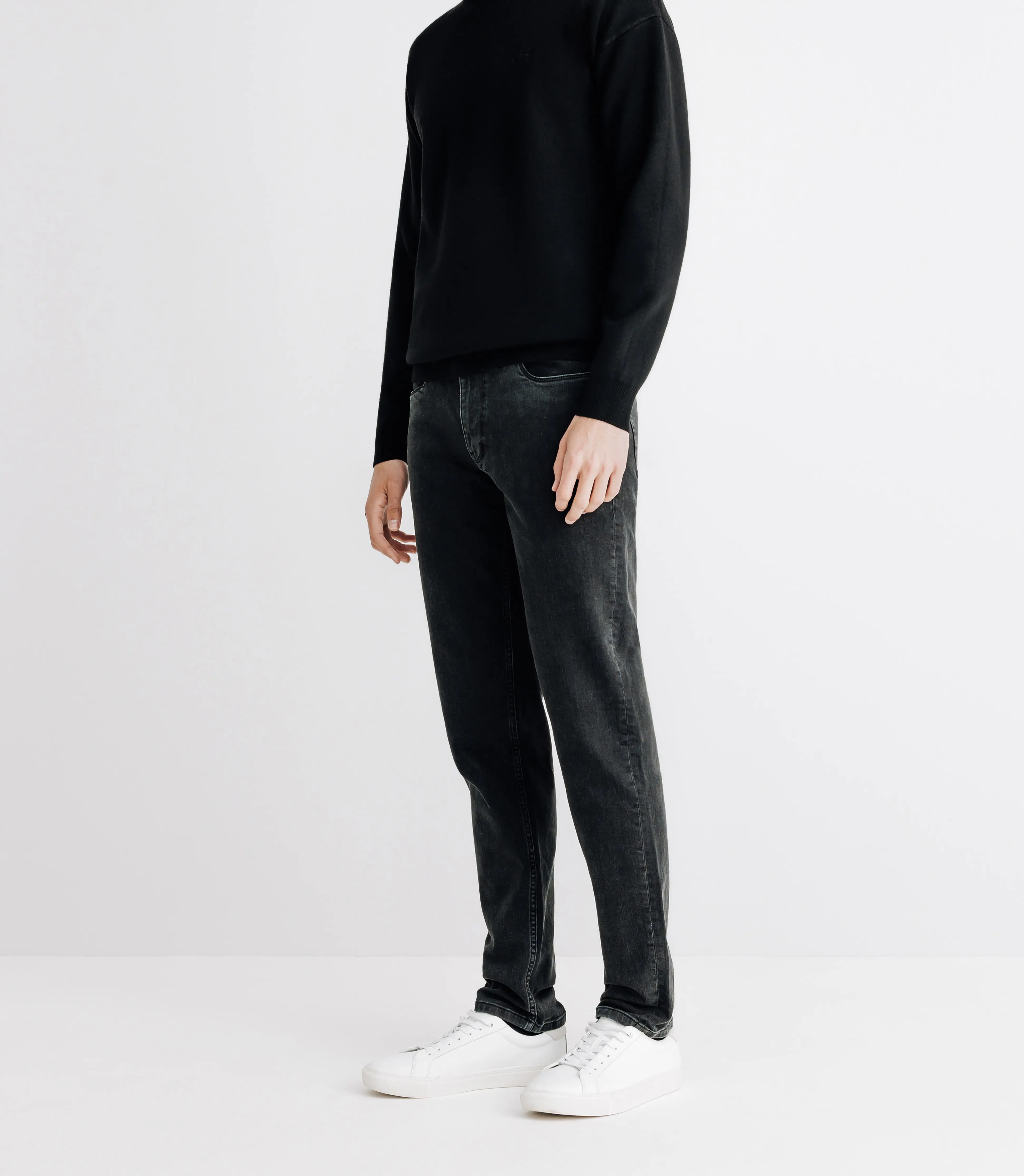 Pull sweat col rond noir