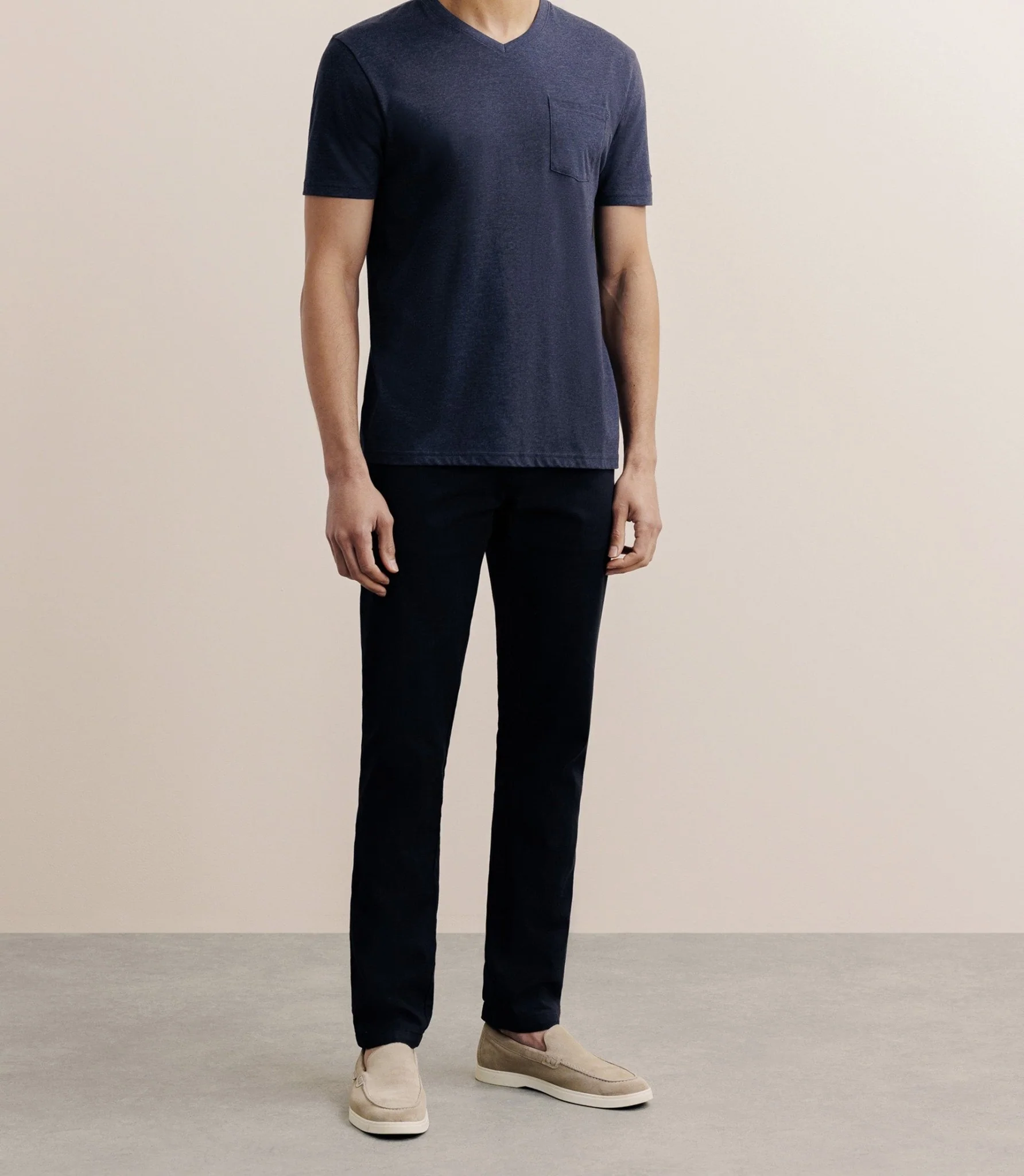 T-shirt col V avec poche marine - Image 3
